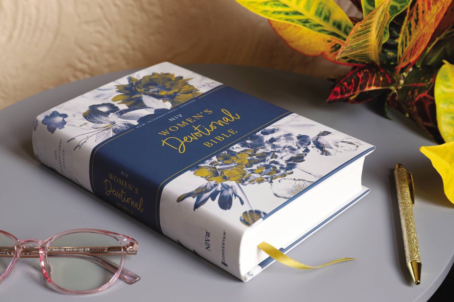 NIV, Women's Devotional Bible