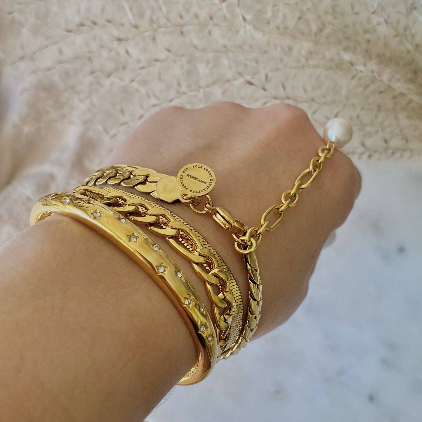 AMADY Gold plated Figaro chain bracelet pearl 18k stainless steel