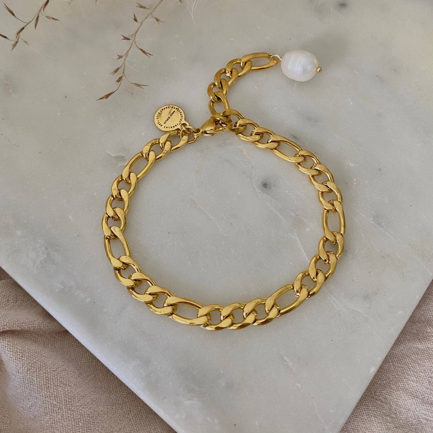 AMADY Gold plated Figaro chain bracelet pearl 18k stainless steel