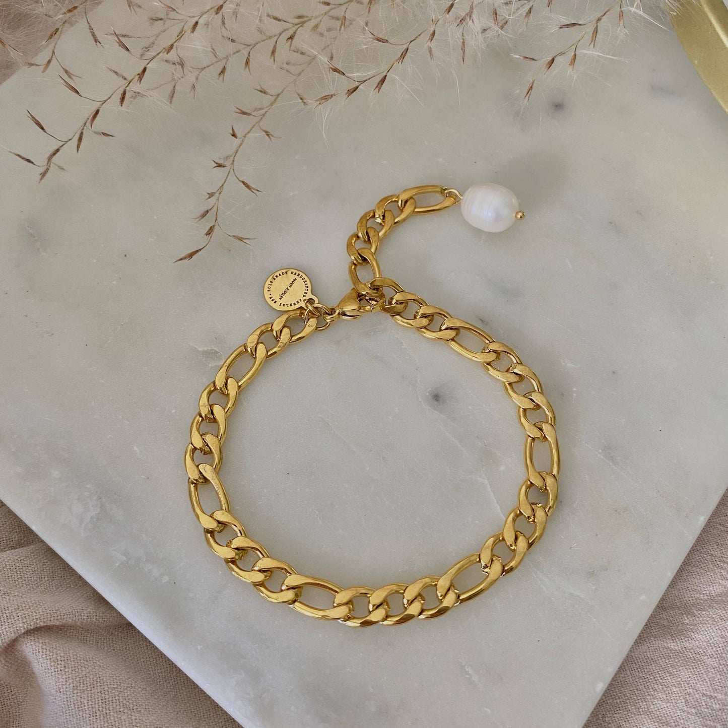 AMADY Gold plated Figaro chain bracelet pearl 18k stainless steel
