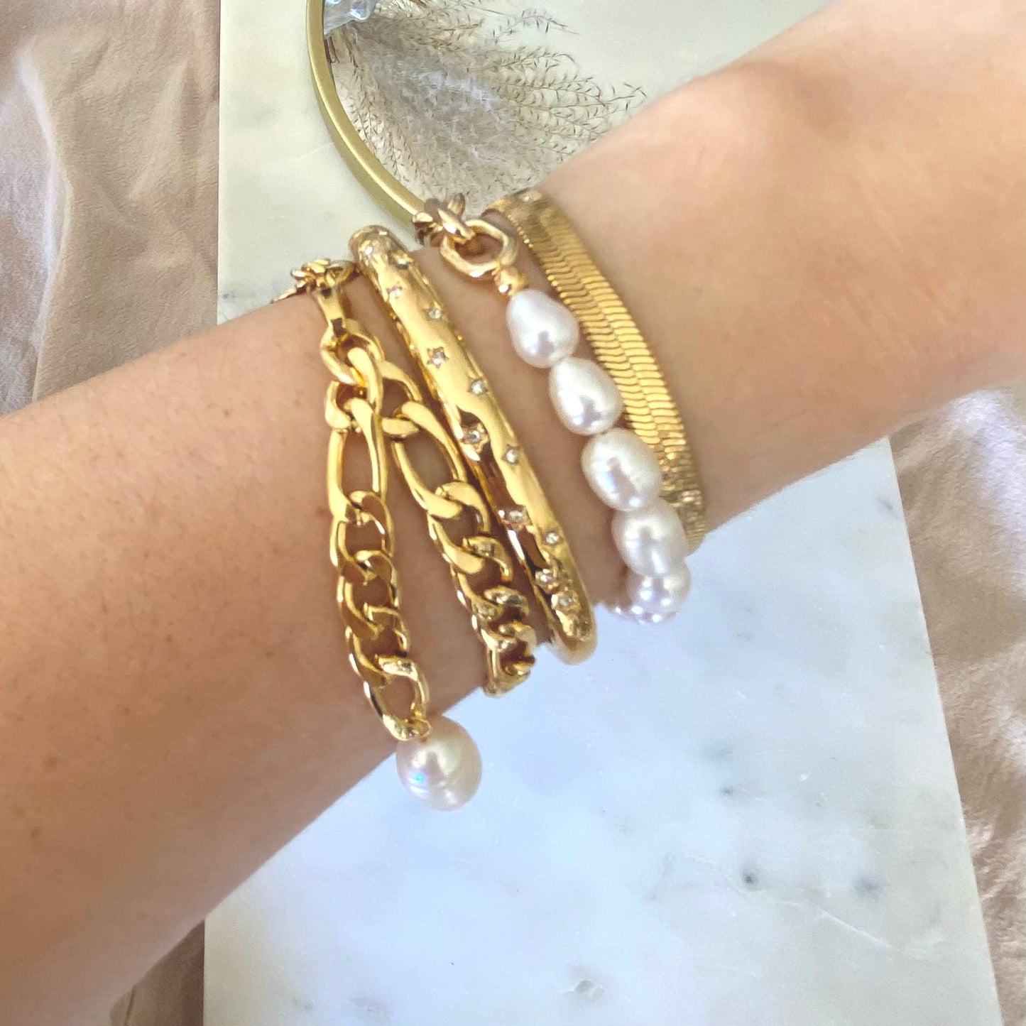 AMADY Gold plated Figaro chain bracelet pearl 18k stainless steel